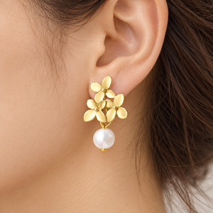 Boucles d'oreilles à clous géométriques en fausses perles florales Lily pour femmes, bijoux élégants et tendance - Product Image 2