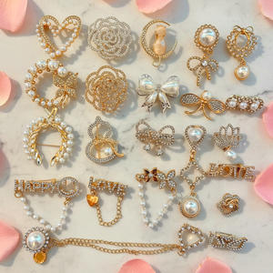 WEGOODZF Adornos para Zapatos <span class=keywords><strong>de</strong></span> Decoración Elegante <span class=keywords><strong>de</strong></span> Alta Gama <span class=keywords><strong>de</strong></span> PVC y Aleación <span class=keywords><strong>de</strong></span> Zinc Broches Fijos para Ropa <span class=keywords><strong>de</strong></span> Boda Flores <span class=keywords><strong>de</strong></span> Estrás con Personalidad - Product Image 1