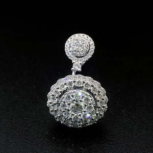 Pendentif Classique Unique pour Homme en Argent et Diamants, Plaqué Or 24K, Sertissage Canal, Idéal pour Usage Quotidien, Célébrations, Festivals, Cadeaux - Product Image 3