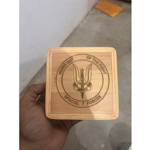 Ensemble de sous-verres en bambou gravés avec des motifs complexes, matériau durable et écologique, parfait pour protéger les tables et les embellir - Product Image 5