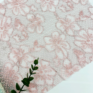 Tissu en dentelle brodée en fil de <span class=keywords><strong>verre</strong></span> floral 3D de luxe blanc en vrac pour robe de femme, robe de mariée, textile de créateur - Product Image 4