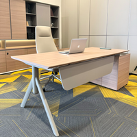 Bureau de direction en forme de L, design moderne et personnalisé
