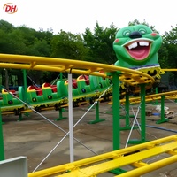 Manèges de parc d'attractions : Train sur rail Wacky Worm et mini montagnes russes en acier et fibre de verre pour usage extérieur en centre commercial