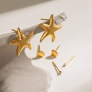 Boucles d'oreilles clous Yueli en forme d'étoile de mer, design coquillage doré, ensemble de bijoux tendance, cadeau - Product Image 4