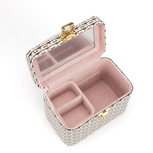 Elegante Astuccio per Trucchi in PU con Chiusura a Fibbia e Custodia per il Trasporto, Marca Tat Modello 39-30943 - Product Image 4