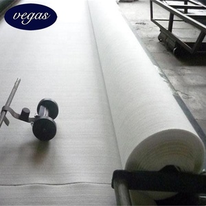 Géotextile non tissé résistant aux déchirures pour la stabilisation des pentes, les murs de soutènement et les fondations de ponts - Product Image 1