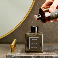 Ensemble diffuseur de roseaux en verre de luxe avec bâtonnets de rotin parfum de maison arôme huile essentielle marque privée pour les mariages