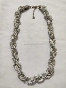 Lindo collar de resina de hueso de cuerno para fiestas y regalos - Product Image 3