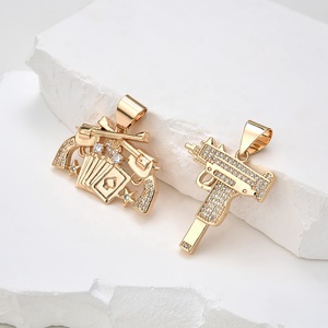 Colgante de Pistola con Incrustaciones de Diamantes, Chapado en Oro de 18k, Éxito de Ventas en TikTok, Inspirado en el Hip Hop y el Rock - Product Image 1