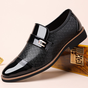 Chaussures habillées à enfiler pour hommes, bout pointu, en cuir verni noir uni, pour le bureau, les occasions formelles et les mariages, toutes saisons, semelle extérieure en caoutchouc - Product Image 1