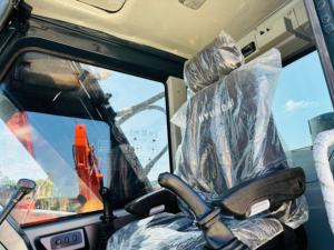 Excavatrice sur chenilles HYUNDAI HX220S d'origine, modèle 2023, moteur Cummins, pompe, roulement, cabine confortable, engrenage/moteur pour travaux de terrassement - Product Image 5