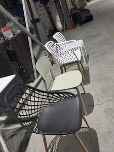 Chaise en plastique élégante avec des trous artistiques, chaise élégante et utile pour les espaces magnifiques et les zones commerciales - Product Image 6