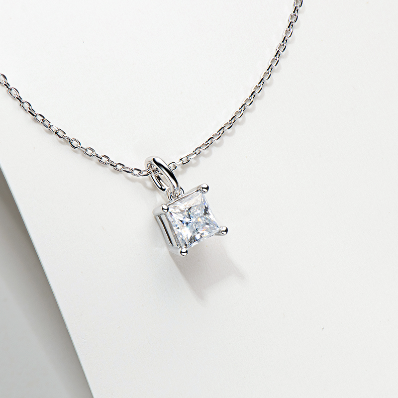 925 Sterling Silver Pendant Necklace with 1ct Moissanite