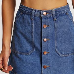 Mini-jupe en jean ligne A à boutonnage simple mode été pour femmes vente en gros - Product Image 6