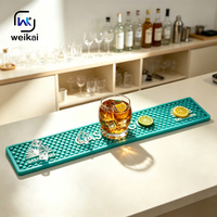 Tapis de bar en caoutchouc OEM à prix d'usine, tapis de bar en silicone antidérapant avec logo 3D personnalisé, doux et antidérapant pour bière