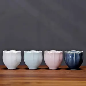 Xícara de chá de porcelana colorida pintada à mão com logotipo personalizado em estoque, xícara de chá de lótus azul, rosa, verde e branco, conjunto de 65ml e 110ml