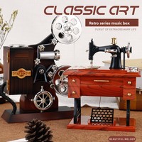 Mini machine à coudre musicale vintage à manivelle pour maison de poupée, jouet miniature de simulation
