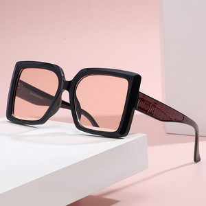 Gafas de Sol Cuadradas Marrones para Mujer, Montura Grande, Protección UV400, Lentes de PC, Diseño Moderno - Product Image 4