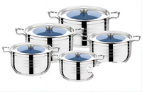 Grand ensemble de casseroles en acier inoxydable neuf avec fond à induction pour usage domestique, comprenant des marmites et des casseroles