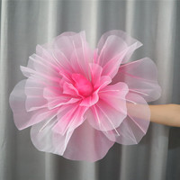 Grande fleur artificielle géante en organza, faite à la main, en tissu maillé, grande rose en soie pour la décoration de toile de fond de mariage et de fête