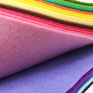 Tissu en <span class=keywords><strong>feutre</strong></span> de polyester coloré en gros pour projets d'artisanat DIY pour enfants - Product Image 2