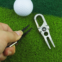 Outil de réparation de divots de golf portable avec clip de suspension, boussole créative et fourche de réparation – Vente en gros directe usine