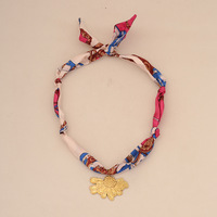Écharpe en soie à imprimé floral bohème tendance, collier avec pendentif en forme de cœur en acier inoxydable pour femmes
