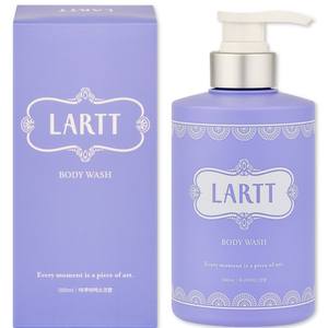 Gel de baño suave sin jabón para uso diario con una refrescante fragancia Aqua Musk y fórmula hidratante. - Product Image 4