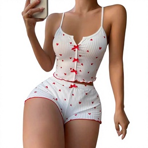 Ropa de dormir de algodón suave para mujeres y niños en invierno con pijamas de tela cálida. - Product Image 4