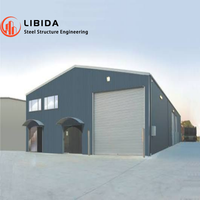 Entrepôt industriel moderne en structure métallique préfabriquée