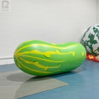 Grand cornichon gonflable de 2 m avec impression de logo, vente directe d'usine, jouets pour enfants pour les fêtes, décoration d'événements amusante