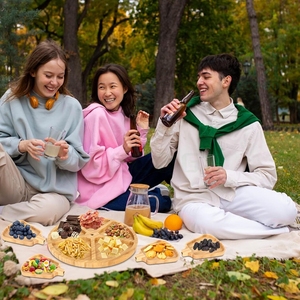 ถาดเสิร์ฟอาหารอเนกประสงค์แบบหมุนได้ ทำจากไม้ไผ่ธรรมชาติ หนา ทนทาน ถอดประกอบได้ ใช้เป็นถาดชาร์กูเตอรี หรือชั้นวางโชว์ขนมหวาน - Product Image 6