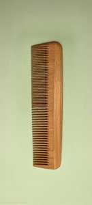 Peigne en bois écologique fait à la main pour des soins capillaires doux et un massage du cuir chevelu, adapté à un usage quotidien - Product Image 3