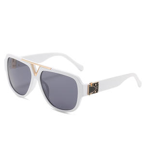 Lunettes de soleil sur mesure à grande monture pour hommes, verres PC noirs, protection UV 100%, style mode, extérieur, voyage, conduite - Product Image 3