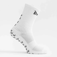 Meilleures ventes Conception personnalisée Silicone PVC Grip Chaussettes Hommes Femmes Anti-dérapant Crew Football Chaussettes Grip Sports Chaussettes en caoutchouc