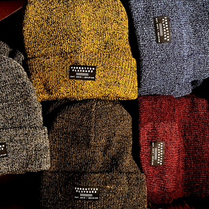 Cucire <span class=keywords><strong>etichette</strong></span> con taglio a caldo con Logo personalizzato del marchio che tessono <span class=keywords><strong>etichette</strong></span> di cappelli lavorati a maglia con supporto Non in tessuto - Product Image 2