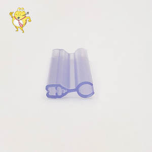 حامل عرض لافتات بلاستيكي مخصص بالجملة للرفوف وطاولات العرض، مشبك شفاف - Product Image 3