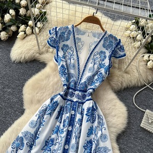 Robe d'été de qualité supérieure, style luxe léger bleu et blanc, col en V, sans manches, imprimé porcelaine - Product Image 2