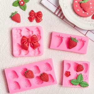 Lot de 4 moules en silicone pour fondant en forme de nœud fraise, pour la pâtisserie de fruits, la décoration de gâteaux, les décorations de cupcakes, le chocolat, les bonbons, les bougies et la pâte à modeler - Product Image 1