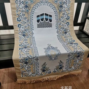 Exquisito tapete de oración moderno con diseño de cielo bordado, acolchado y lavable, adecuado para el hogar, la mezquita, viajes y uso en el coche. - Product Image 1