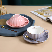 Tasse et soucoupe en porcelaine fine rétro européenne en forme de citrouille, service à thé en céramique à bord doré, vaisselle élégante pour le thé de l'après-midi, cadeau de pendaison de crémaillère