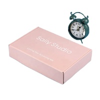 Boîtes d'expédition pliables en carton ondulé rose personnalisées, matériaux recyclés pour l'emballage de chaussettes et de sous-vêtements, impression avec laminage mat doré