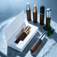 Flacon d'échantillon de parfum en verre ambré givré de 10 ml avec boîte cadeau, atomiseur rechargeable pour testeur de parfum, logo personnalisé