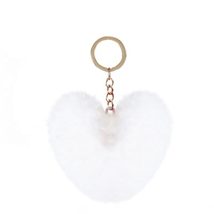 ของขวัญโปรโมชั่นปี 2020 พวงกุญแจขนปุยรูปหัวใจน่ารัก นุ่มนิ่ม ขนกระต่าย - Product Image 3