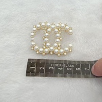Broche de créateur élégante personnalisable en strass, bijoux de luxe en cristal et diamants pour femmes, marque de mode en métal sans nickel, vente en gros