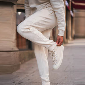 Dernier design, couleur personnalisée, survêtement décontracté pour homme à capuche, tissu doux à séchage rapide, utilisation en extérieur - Product Image 4