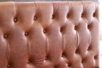 Ensemble de mobilier de restaurant commercial avec table, banquette en cuir PU, plateau en bois massif et base en métal