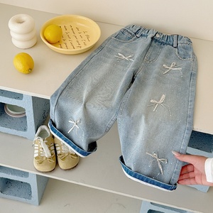 Pantaloni in Denim a Gamba Larga Azzurri con Fiocco Ricamato e Strass per Bambine, Abbigliamento Casual Quotidiano - Product Image 2