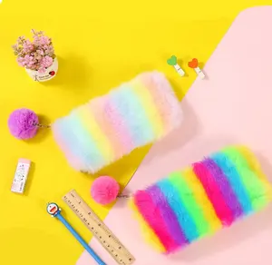 <span class=keywords><strong>Astuccio</strong></span> per le matite della peluche di pendenza viola rosa della scuola della borsa della matita della pelliccia sveglia variopinta all'ingrosso delle ragazze Creative - Product Image 1