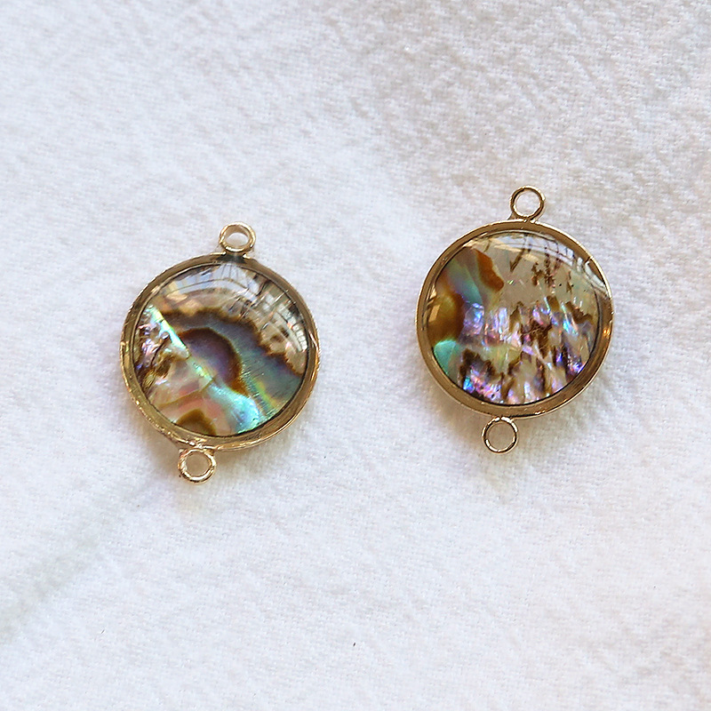 One large round double-hanging black shell of No.